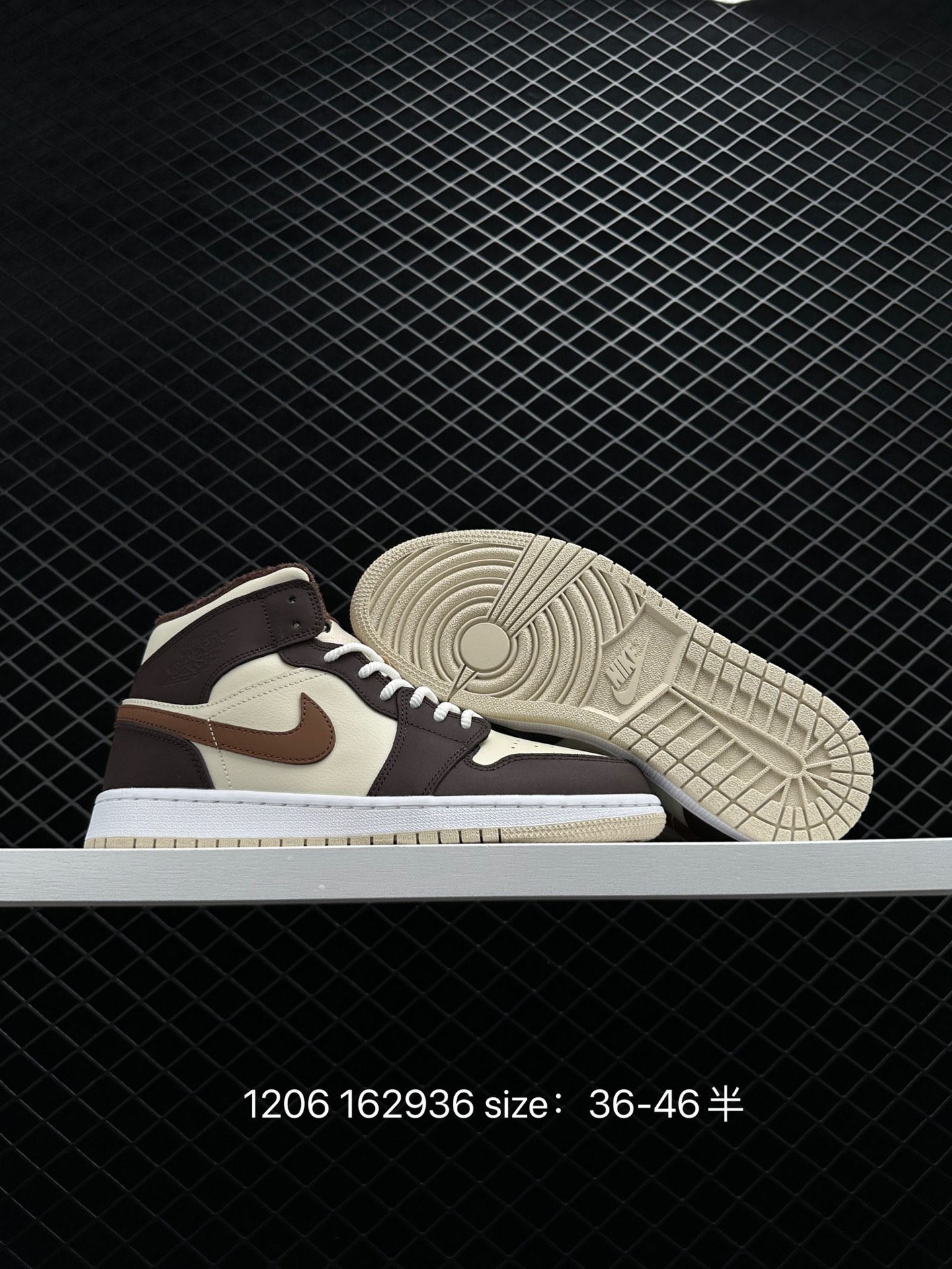 Air Jordan 1 Mid“Light Smoke Grey”